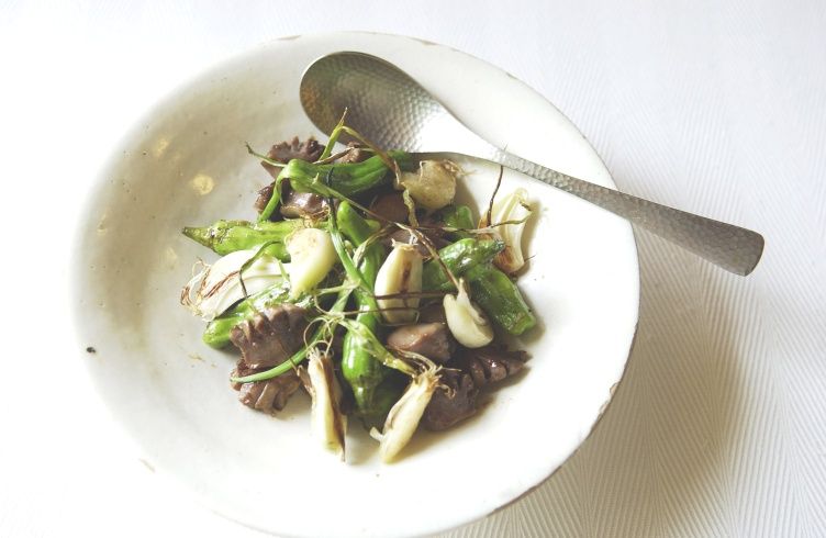 砂肝、乙村式にんにく、ししとうの炒め物