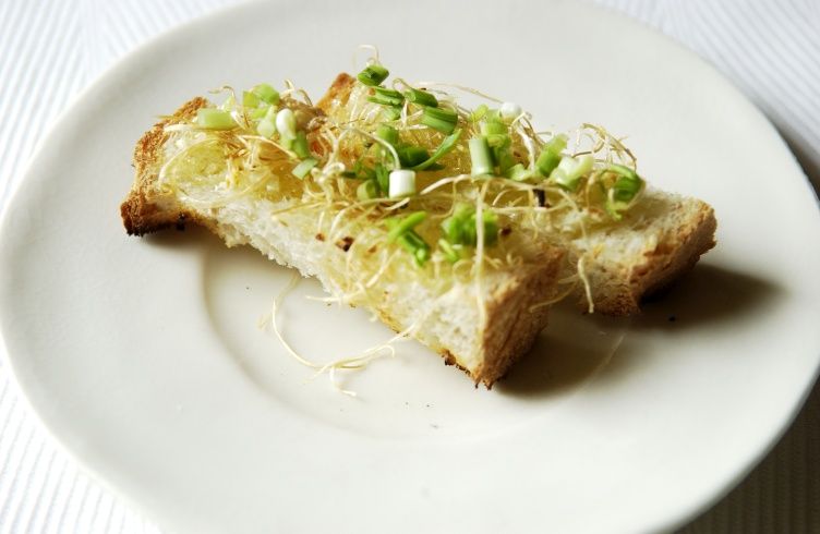 乙村式にんにくのガーリックトースト